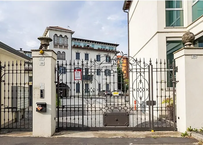 LUX Apartment 2 Milano Metro M2